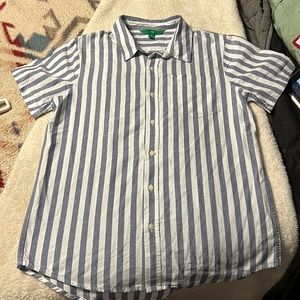 Men’s M button down. Short sleeve. Width 21”. Length 29”